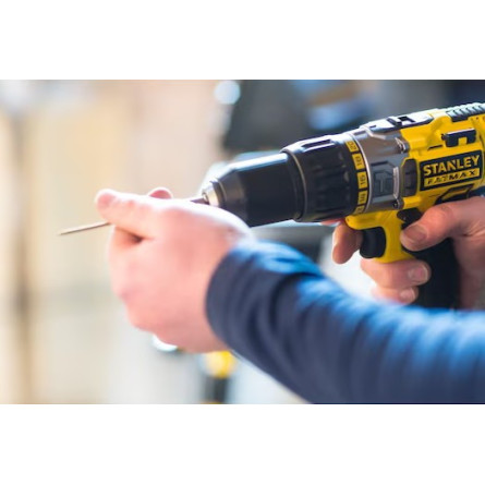 Akumulatorowa wiertarko-wkrętarka udarowa STANLEY FATMAX FMC625D2-QW