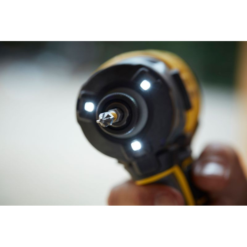 Mocna zakrętarka udarowa STANLEY FATMAX V20 SFMCF820D2K-QW