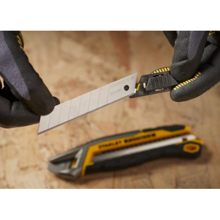 STANLEY Ostrze łamane 18mm (opak. 50szt.) 3-11-301 STANLEY Ostrze łamane 18mm (opak. 50szt.) 3-11-301