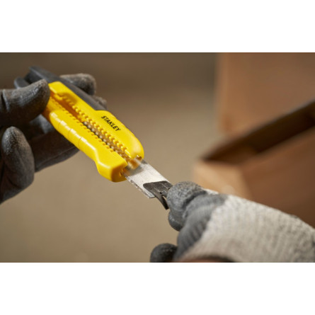 STANLEY Nóż z systemem łamania ostrza 18mm STHT10489-0