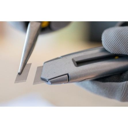 STANLEY Nóż łamany metalowy 18 mm INTERLOCK 4-10-018