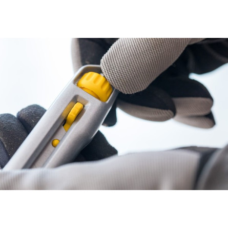 STANLEY Nóż łamany metalowy 18 mm INTERLOCK 4-10-018