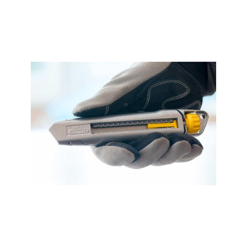 STANLEY Nóż łamany metalowy 18 mm INTERLOCK 4-10-018