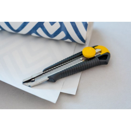 STANLEY Nóż łamany 18mm STANLEY DYNAGRIP 0-10-418