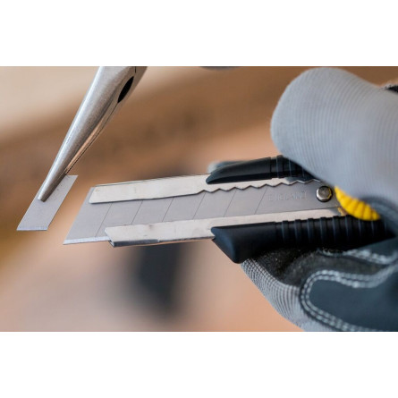 STANLEY Nóż łamany 18mm STANLEY DYNAGRIP 0-10-418