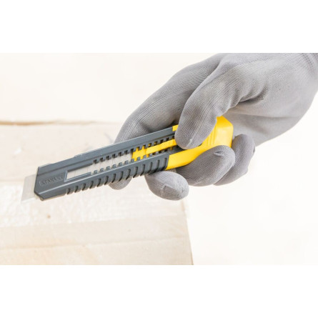 STANLEY Nóż łamany 18 mm SM18 0-10-151